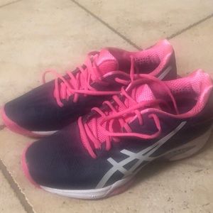 Women’s ASICS Tennis Shoes-Size 8